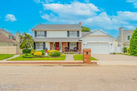 2229 Laguna Ct, Point Pleasant, NJ 08742