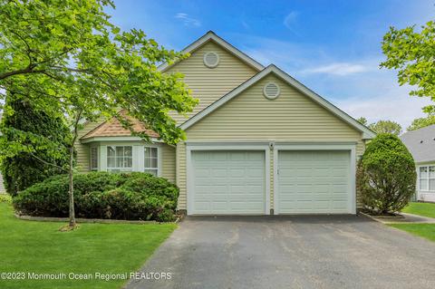 24 Skylark Ln, Lakewood, NJ 08701