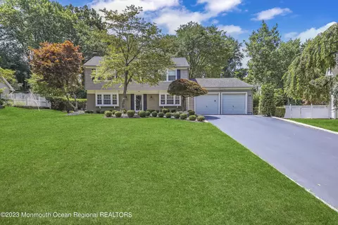 14 Dayton Ln, Manalapan, NJ 07726