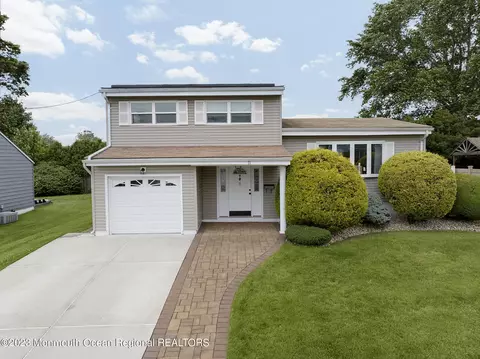 11 Twain Ave, Old Bridge, NJ 08857
