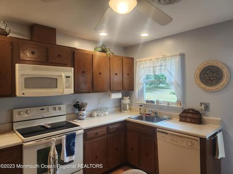 607 Willow Ct #B, Whiting, NJ 08759 photo 22