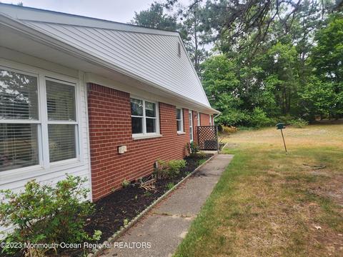 607 Willow Ct #B, Whiting, NJ 08759 photo 5