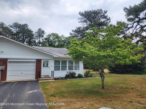 607 Willow Ct #B, Whiting, NJ 08759 photo 2