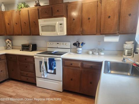 607 Willow Ct #B, Whiting, NJ 08759 photo 26