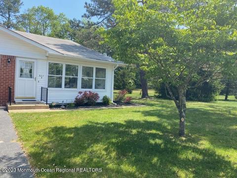 607 Willow Ct #B, Whiting, NJ 08759 photo 4