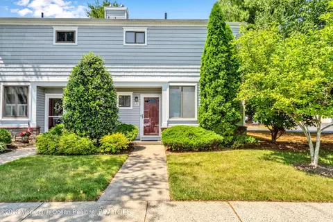 21 Dawn Ct, Tinton Falls, NJ 07724