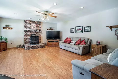 25 Harrison Ave, Brick, NJ 08724 photo 17
