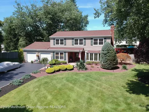 6 Baron Ct, Manalapan, NJ 07726