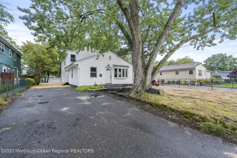 27 Pearl Dr, Howell, NJ 07731