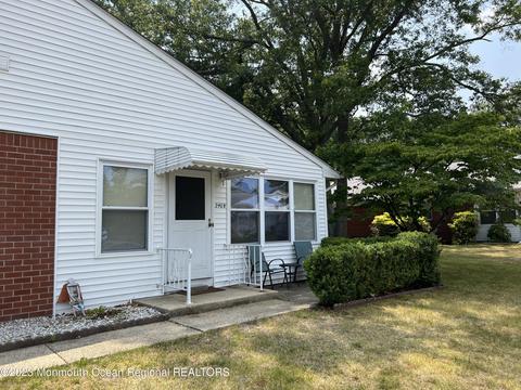 240 Columbine Ave #B, Whiting, NJ 08759