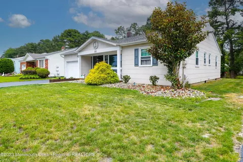 22 Westport Dr, Toms River, NJ 08757