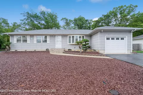 701 Windward Ave, Beachwood, NJ 08722