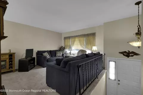 7 Iris Dr, Jackson, NJ 08527 photo 2
