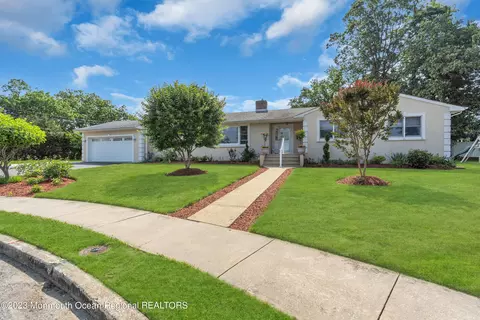10 Abis Pl, Oakhurst, NJ 07755