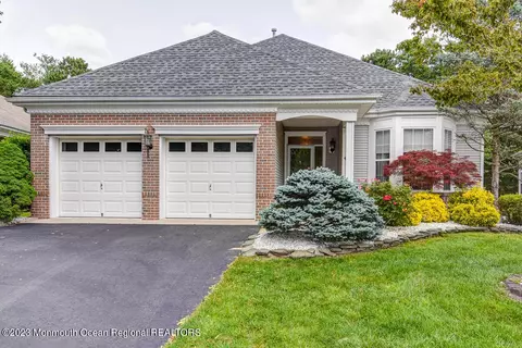 12 Amberlands Ct, Lakewood, NJ 08701
