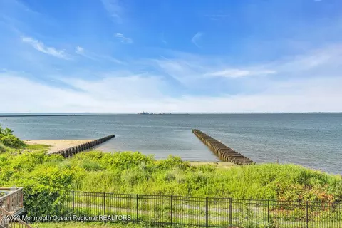 6 Leonard Ave, Leonardo, NJ 07737
