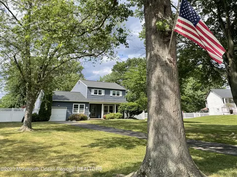 3 Tudor Pl, Manalapan, NJ 07726