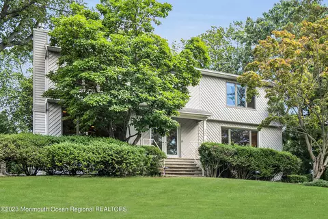 17 Seward Dr, Ocean, NJ 07712