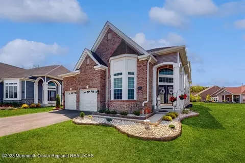 17 Aurora Cir, Barnegat, NJ 08005