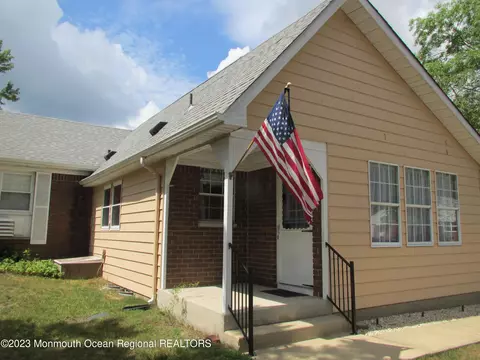 1 Hale Ln # B, Whiting, NJ 08759