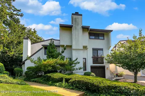 122 Tower Hill Dr, Red Bank, NJ 07701