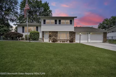 68 Forest Dr, Jackson, NJ 08527