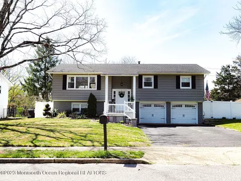 41 Kim Ct, Toms River, NJ 08755
