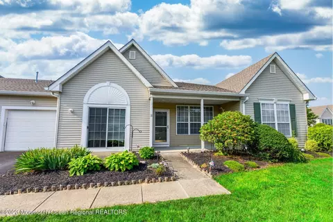 35 Deerchase Ln, Lakewood, NJ 08701