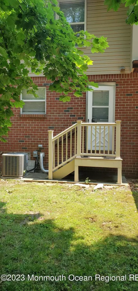 33 Kitty Ct, Brick, NJ 08724 photo 4