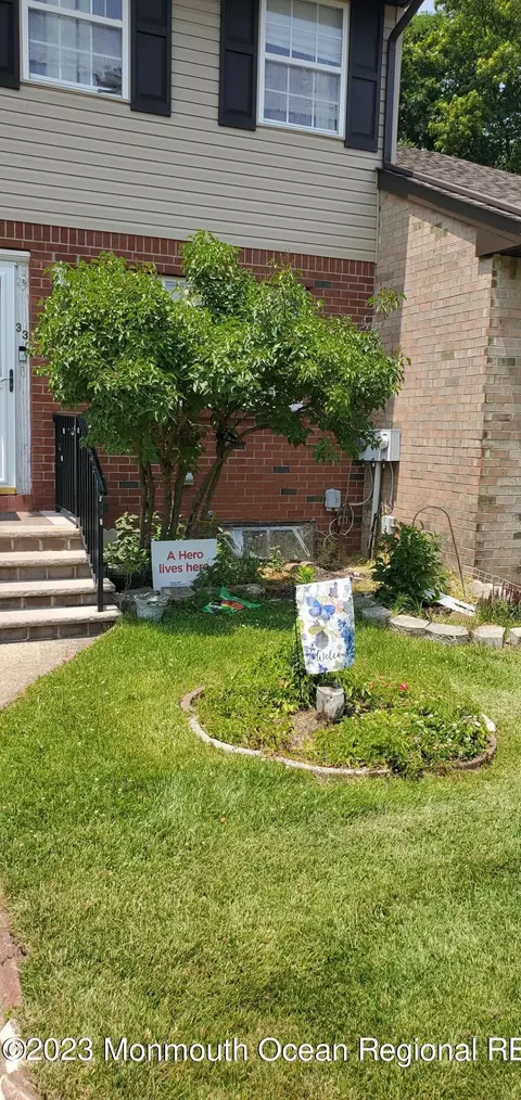 33 Kitty Ct, Brick, NJ 08724 photo 3
