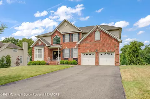 4 Alana Ct, Monroe, NJ 08831