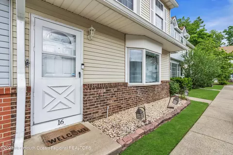 16 Kim Ct, Jackson, NJ 08527