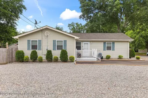 321 Riviera Dr, Forked River, NJ 08731