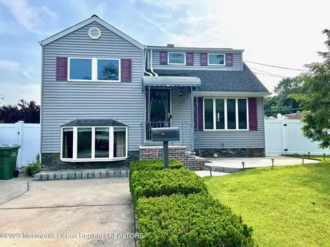 35 Gardner Pl, Parlin, NJ 08859