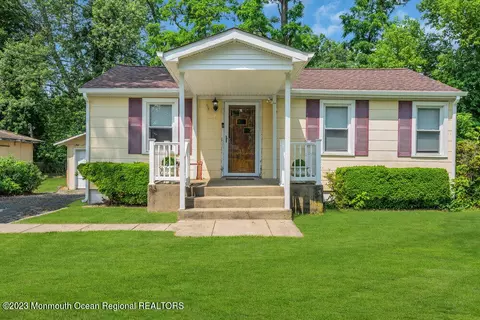 52 Moorehouse Rd, New Egypt, NJ 08533