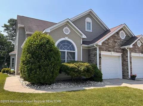 38 Pancoast Rd, Waretown, NJ 08758