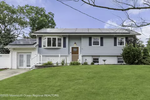 1556 Chatham Dr, Toms River, NJ 08753