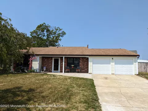 332 Teaberry Ct, Toms River, NJ 08753
