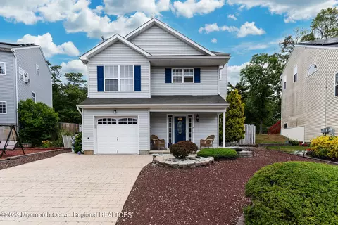 84 Dolphin Cir E, Bayville, NJ 08721