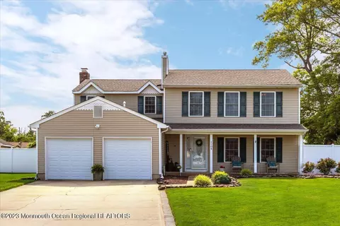 1104 Kells Ct, Toms River, NJ 08753