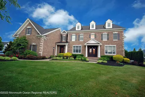 13 Crest Fruit Ct, Manalapan, NJ 07726
