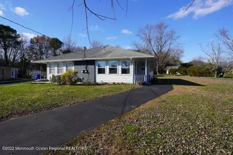 2037 Yorktowne Blvd, Toms River, NJ 08753