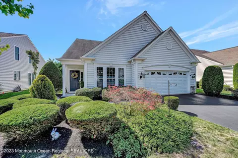 39 Chalfont Ln, Manchester, NJ 08759