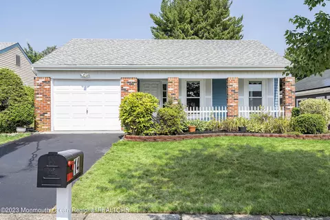 14 Woodstock Ln, Manchester, NJ 08759