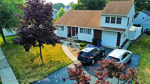 26 Gibson Dr, Hazlet, NJ 07730
