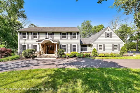 699 Middletown Lincroft Rd, Lincroft, NJ 07738