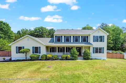3 Jhan Dr, Jackson, NJ 08527