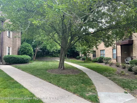 1202 Wellington Pl, Aberdeen, NJ 07747