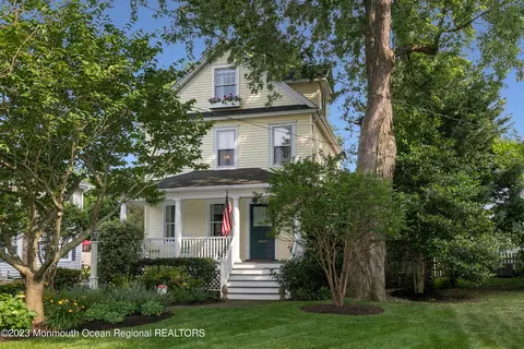 21 Poplar Ave, Fair Haven, NJ 07704