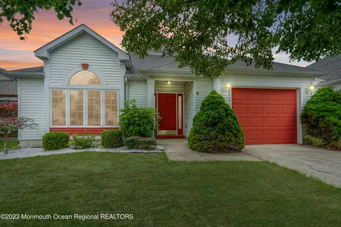 6 Stewart Ct, Jackson, NJ 08527
